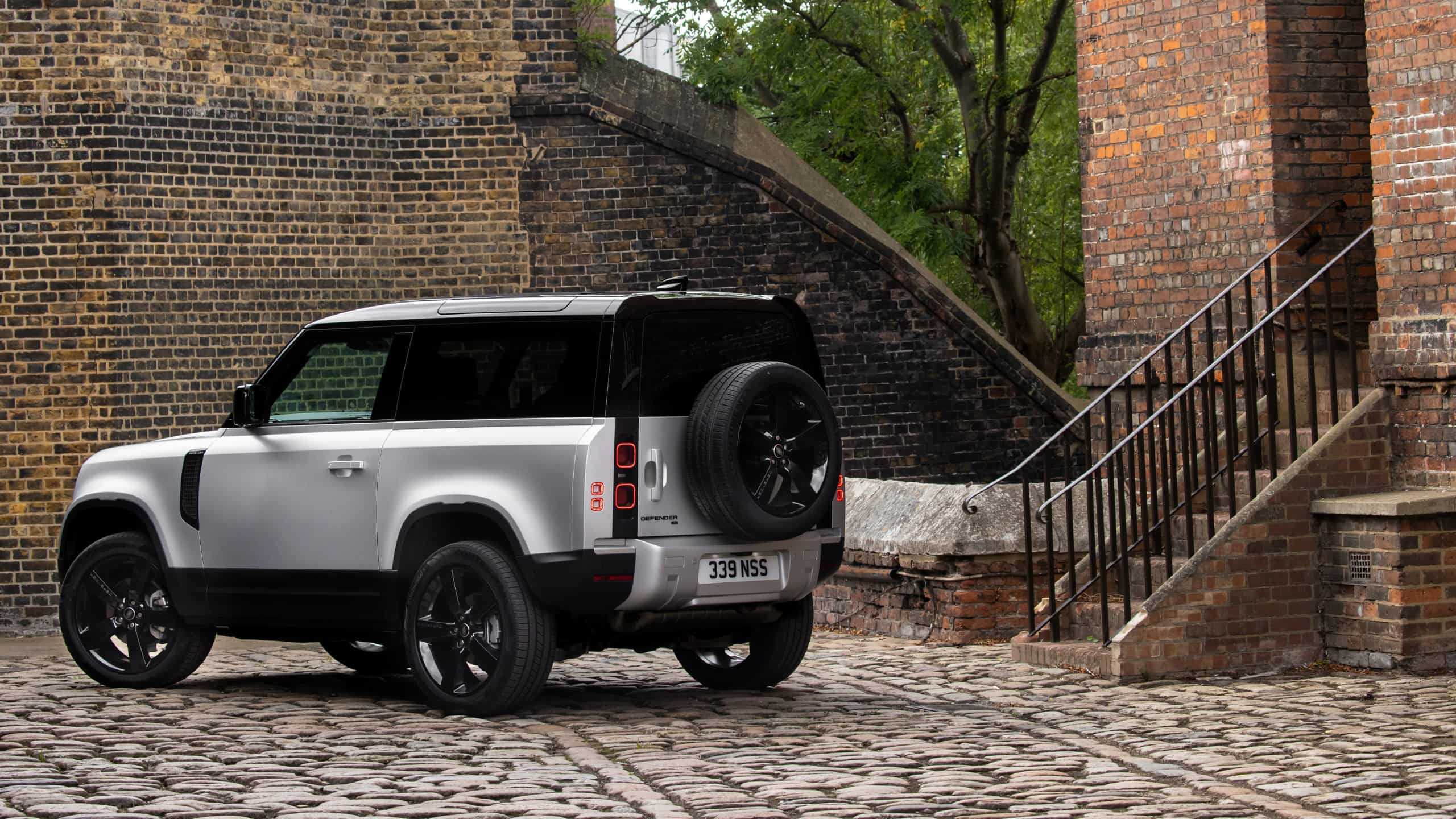 希少　木製Land Rover Defenderランドローバー land-rover-defender-9.jpg