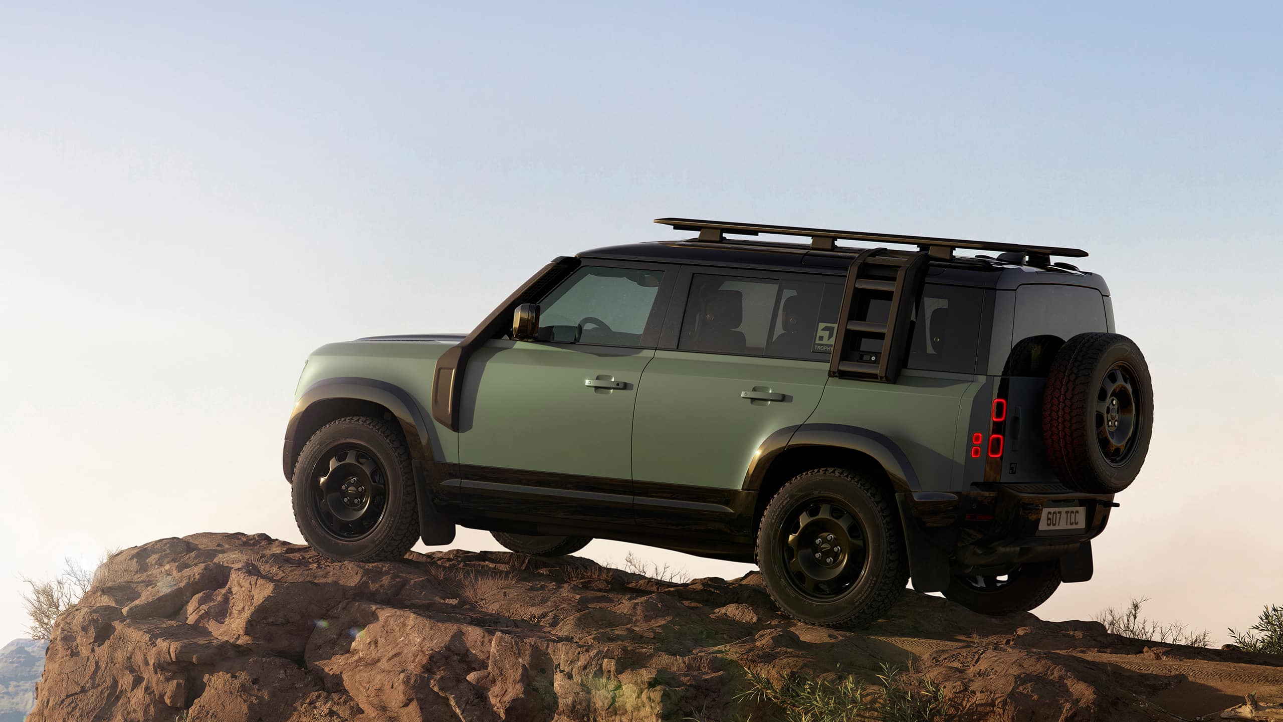 DEFENDER TROPHY EDITION CURATED FOR JAPAN | 冒険の準備は万端