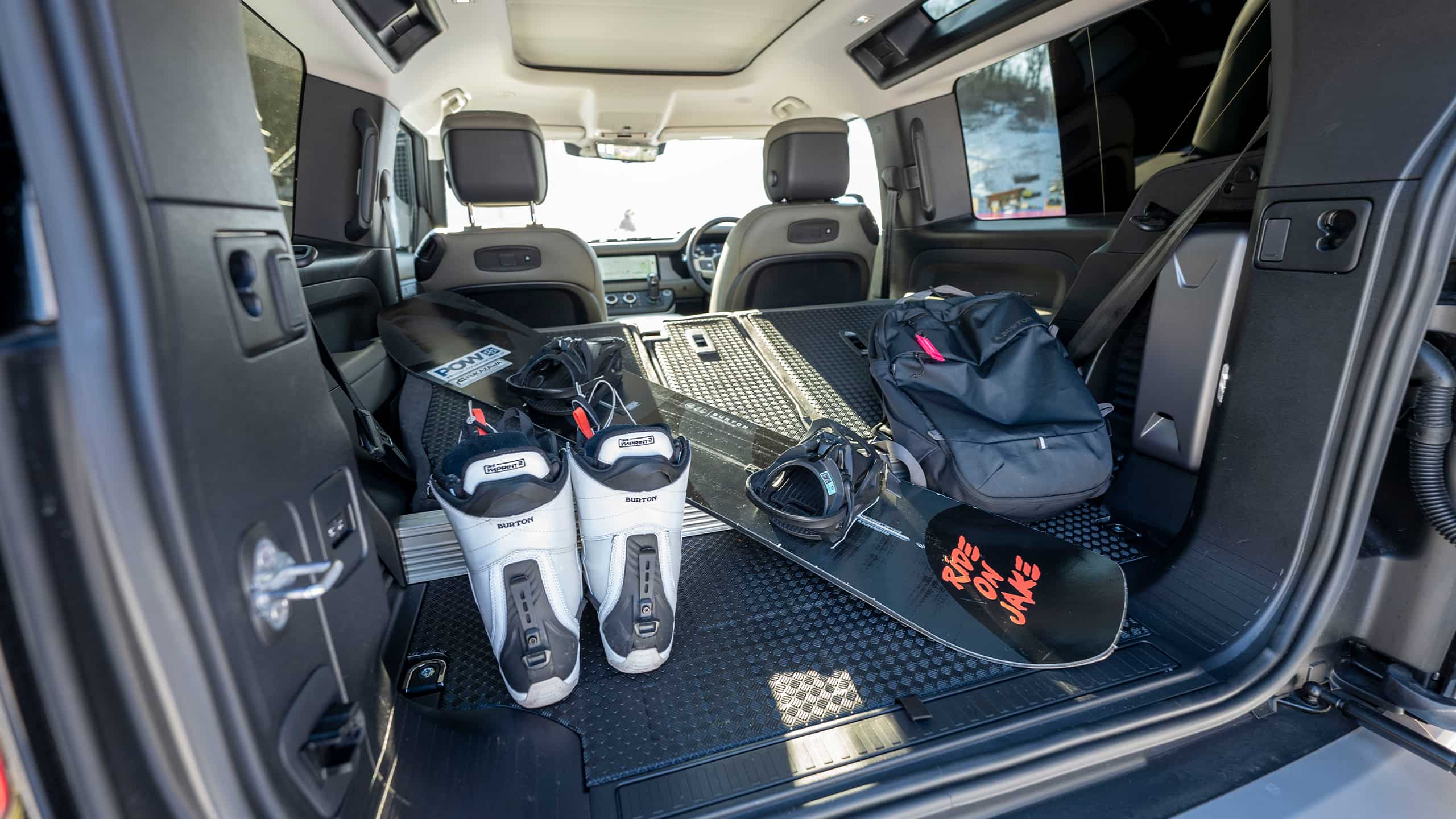 Defender Bootspace details