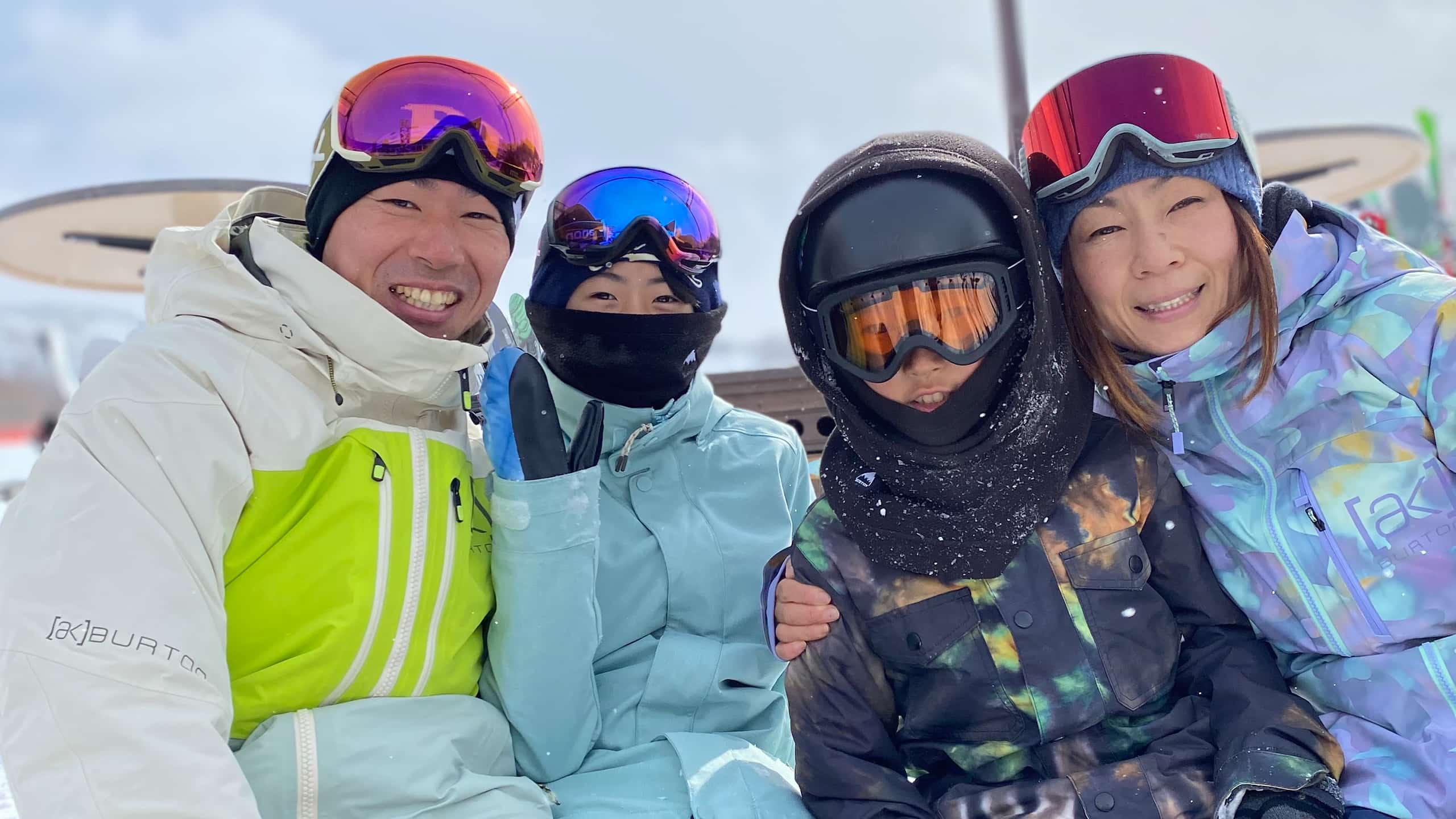 Family shoot on snow park 