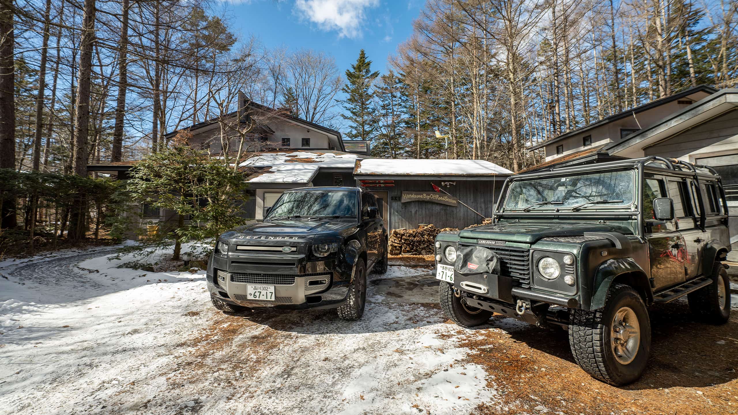 Classic and New Defender Parked outside of Forest Snow Area